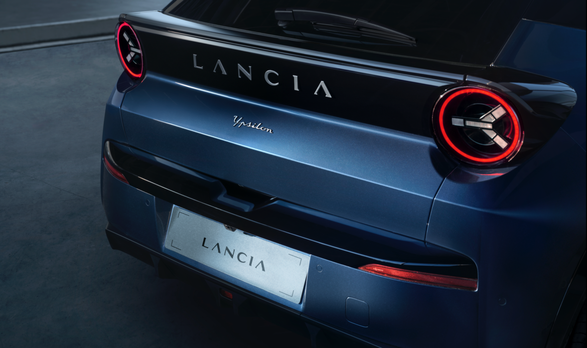 Lancia presenta la nuova Lancia Ypsilon elettrica